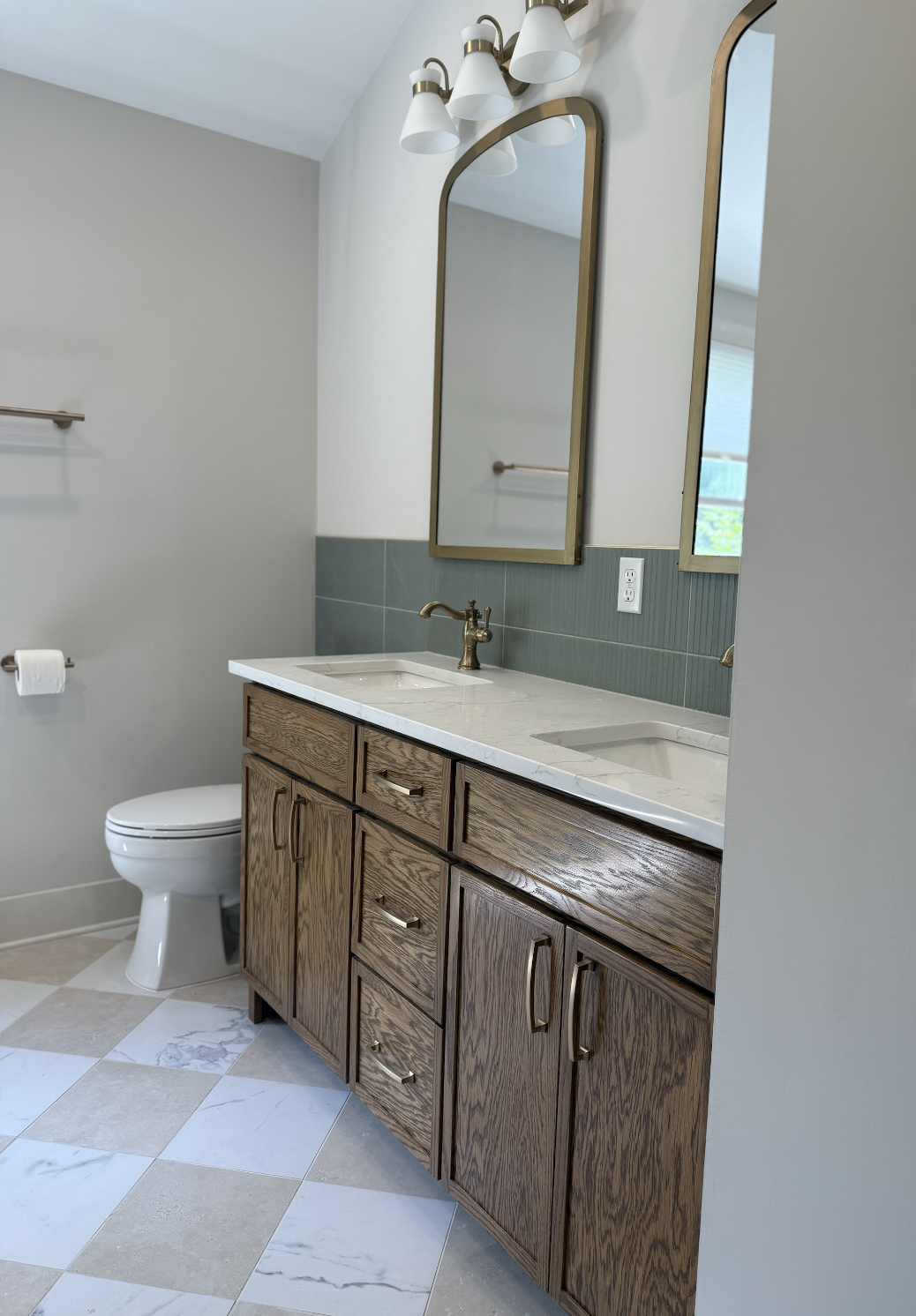 Bathrooms – Hallway / Master Suit